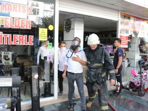 Antalya’da Avm’de Yangın Paniği