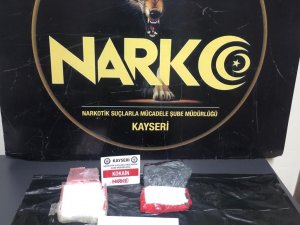 Otomobilden 1 Kilo 250 Gram Uyuşturucu Çıktı