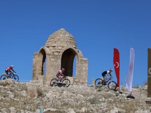 Mardin’de Bisikletçiler, Dara Antik Kenti’nde Pedal Çevirdi