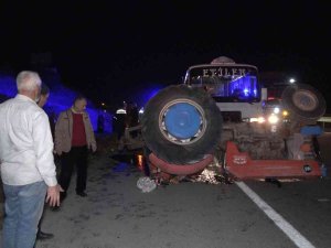 Midibüsün Çarptığı Traktör Devrildi: 2 Yaralı