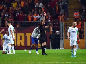 Abdülkerim Bardakcı Kırmızı Kart Gördü