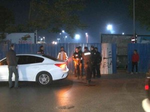 Fatih’te Bir Kişi Şantiye Bariyerlerinin Arkasında Ölü Bulundu