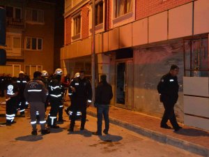Depoda Çıkan Yangın Mahalleliyi Sokağa Döktü