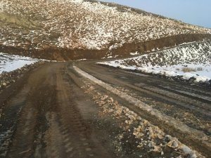 Şırnak’ta Mevsimin İlk Karla Mücadelesi Başladı