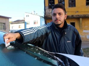 Hava Sıcaklığı Sıfırın Altına Düştü, Araç Camları Buz Tuttu