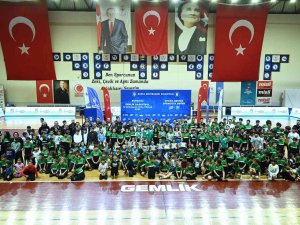 Gemlik Basketbol’a Bursasu Desteği