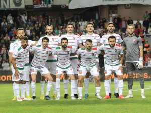 Karşıyaka Emin Adımlarla Zirve Yolunda