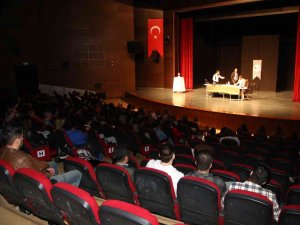 Elazığ’da ’Metot’ Adlı Tiyatro Oyunu Sahnelendi