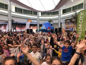 ’Şirinler’ Mersin’de Miniklerle Buluştu