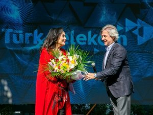 Yeşilçam’ın Sultanı Türkan Şoray Hayranlarıyla Buluştu