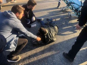 Otomobile Çarpan Motosiklet Sürücüsünün Bir Ayağı Parçalandı