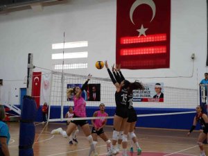 Tvf Kadınlar 2. Lig: Cadence Gölcük İ̇hsaniye Spor: 3 - Bilecik Belediye Spor: 2