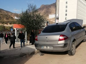 Otobüse Çarpmamak İçin Manevra Yapınca Kaza Yaptı