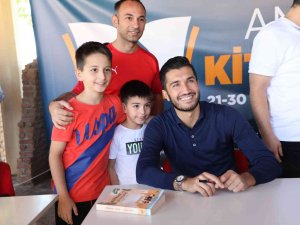 12. Antalya Kitap Fuarı Üç Günde Binlerce Ziyaretçi Ağırladı