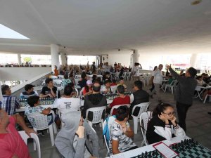 Mezitli’de Satranççılar Hamlelerini Cumhuriyet İçin Yaptı