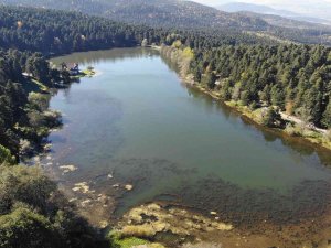 Gölcük Tabiat Parkı’nda Sonbahar Güzelliği Mest Etti