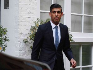 Rishi Sunak, İ̇ngiltere’nin İlk Hint Kökenli Başbakanı Oldu