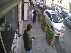 Arnavutköy’de Park Kavgasında Silahlar Konuştu 1’i Çocuk 2 Kişi Yaralanarak Hastaneye Kaldırıldı