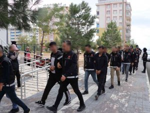 Diyarbakır’da 9 Adrese Eş Zamanlı Uyuşturucu Operasyon: 5 Tutuklama