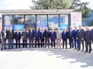 Toki̇’nin Tanıtım Tırı Kastamonu’da: Sanal Gerçeklik Gözlüğüyle Türkiye’nin En Büyük Sosyal Konut Projesini İncelediler