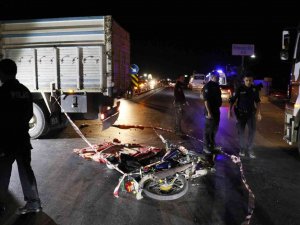 Adana’da Motosiklet İle Kamyon Çarpıştı: 1 Ölü, 1 Yaralı