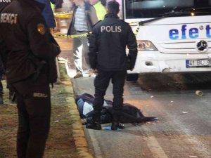Yolcu Otobüsüyle Motosiklet Çarpıştı: 1 Ölü