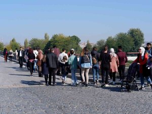 Doğu’da Kar, Batı’da Bahar, Hem Güneşin Hem Sonbaharın Keyfini Doyasıya Yaşadılar