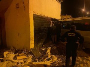 Kontrolden Çıkan Ticari Araç Garaja Girdi