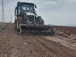 Aslanapa’da Atık Asfalt Malzemeler Arazi Yollarında Değerlendiriliyor
