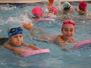85 Bin Öğrencinin Yüzme Öğrendiği Projede Yeni Dönem Başladı
