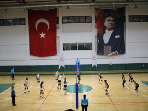 Derincespor Kulübü, Küçük Kızlar Voleybol Ligi’nde İlk Müsabakasına Çıktı