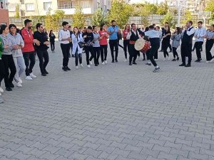 Dicle’nin Demir Bilekli Kızlarına Davullu Zurnalı Kutlama