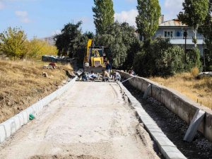 Van’daki Mezarlıklarda Bakım Ve Onarım Çalışması