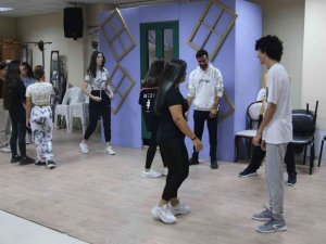 Hatay’da Gençlik Tiyatrosu “Genç” Yeteneklerini Arıyor