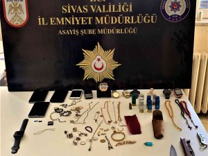 Plastik Aparatla Kilitleri Açıp Evleri Soydular