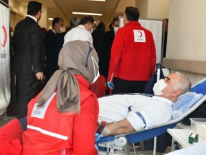 Yargıtay Başkanı Akarca Ve Yargıtay Cumhuriyet Başsavcısı Şahin Kan Bağışında Bulundu