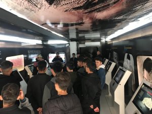 Narkotik Eğitim Tırında Gençlere Uyuşturucu Maddelerin Zararları Anlatıldı