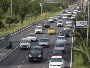 İ̇zmir’de Trafiğe Kayıtlı Araç Sayısı Yüzde 4,5 Arttı