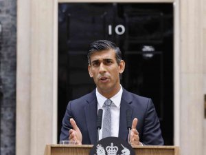 İ̇ngiltere’nin Yeni Başbakanı Sunak: "Ülkemizi Sözle Değil, Eylemlerle Bir Araya Getireceğim"