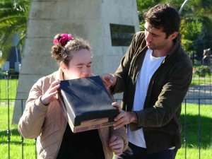 Güneş Tutulmasını İğne Projektörü İle İzlediler