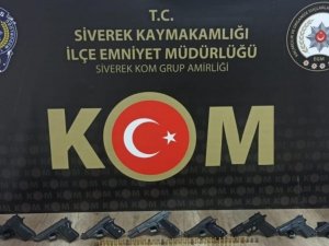 Şanlıurfa’da Ruhsatsız 10 Tabanca Ele Geçirildi