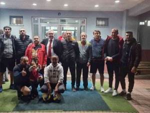 Acar’dan Basın Voleybol Takımına Jest