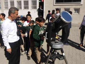 Öğrenciler Güneş Tutulmasını İlgiyle İzledi