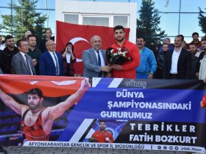 Afyonkarahisarlı Dünya Şampiyonuna Coşkulu Karşılama