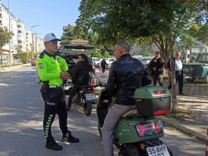 Bafra’da Motosiklet Sürücülerine Sıkı Denetim