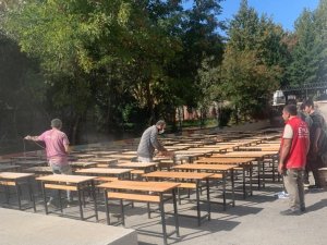 Kayapınar Belediyesi Tarafından 22 Okulun 1400 Sıra Ve Masasını Elden Geçirildi
