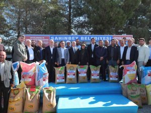 Çiftçilere Son 6 Ayda 7 Bin Kamyonluk Tohum Ve Gübre Desteği