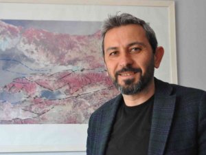 Yüksek Jeoloji Mühendisi Kendir’den Rahatlatan Açıklama: “Gökyüzündeki Olaylar Depremleri Doğrudan Etkileyebilecek Etkenlerden Değildir”