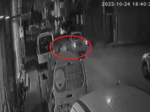Köpekten Kaçan 7 Yaşındaki Çocuk Otomobilin Altında Kaldı