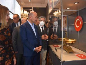 Bakan Soylu’ya Türk Bayrağı Hediyesi